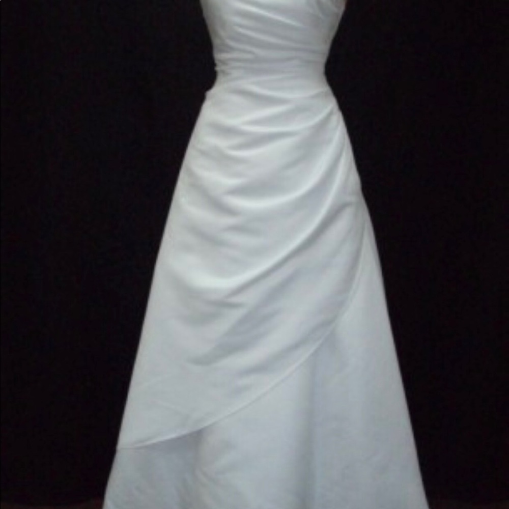 White, Stunning Prom/Wedding dress. Worn once